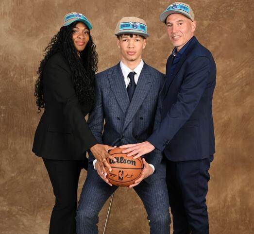 pg电子直营站-【人物】萨隆欲当全能战士，黄蜂也打造三少看齐雷霆